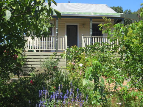Walnut Cottage Via Leongatha - Accommodation Guide 0