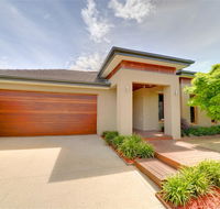 Newington Lakehouse - Accommodation Asia
