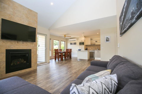 Amber Mist Villa Two - Accommodation Guide 20