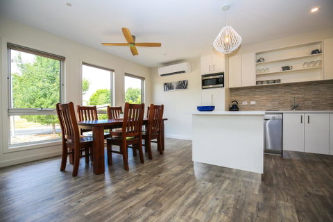 Amber Mist Villa Two - Accommodation Guide 18