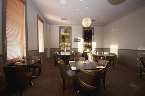 Mitchell River Tavern - Accommodation Guide 9