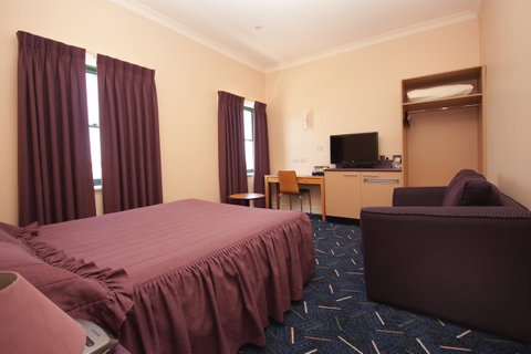 Mitchell River Tavern - Accommodation Guide 28