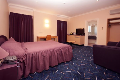 Mitchell River Tavern - Accommodation Guide 0
