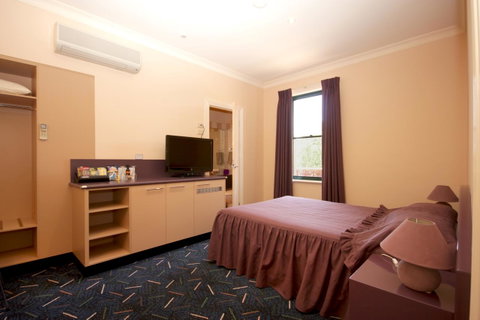 Mitchell River Tavern - Accommodation Guide 33
