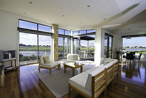 19 Glen Eagles Close - Accommodation Asia 0