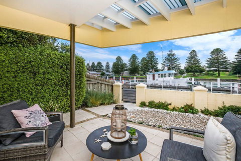 Edge17 Port Fairy Wharf - Accommodation Guide 16
