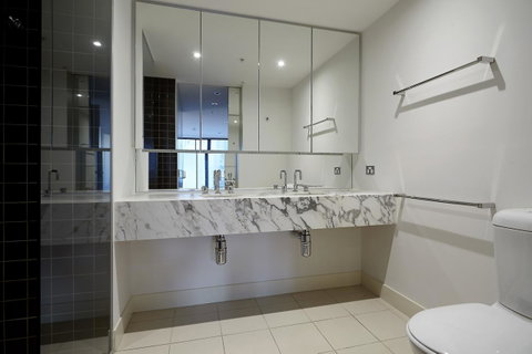 Melbourne Luxury Collection - Accommodation Guide 24