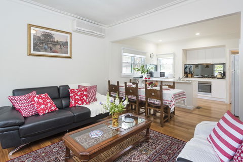 Hillside House - Accommodation Asia 1