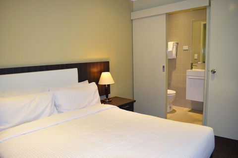 Buckingham Apartments - Accommodation Asia 16