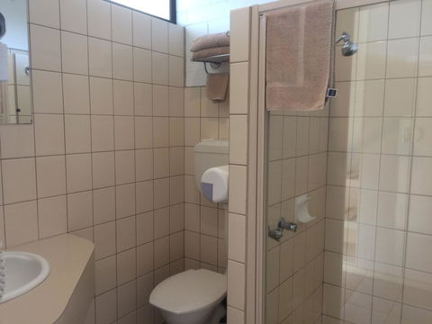 Ambassador Motor Inn - Accommodation Asia 9