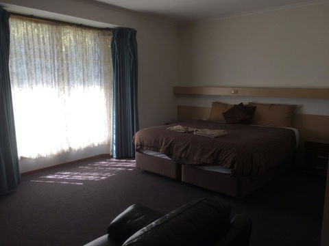 Ambassador Motor Inn - Accommodation Asia 17