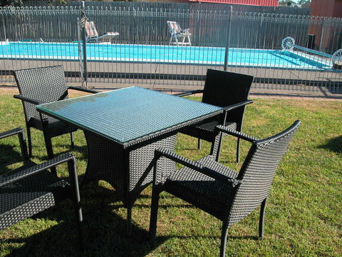 Ambassador Motor Inn - Accommodation Asia 44