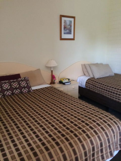 Ambassador Motor Inn - Accommodation Asia 27