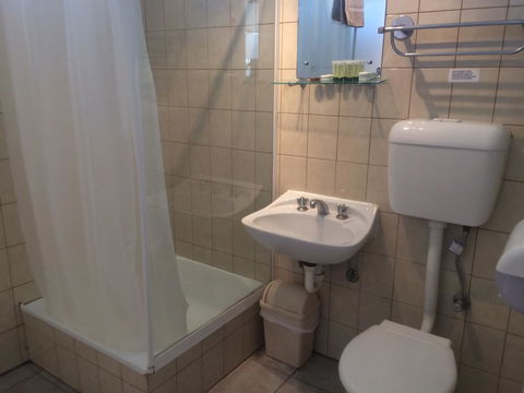 Ambassador Motor Inn - Accommodation Asia 2