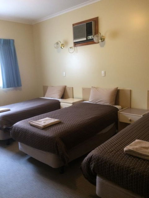 Ambassador Motor Inn - Accommodation Asia 25