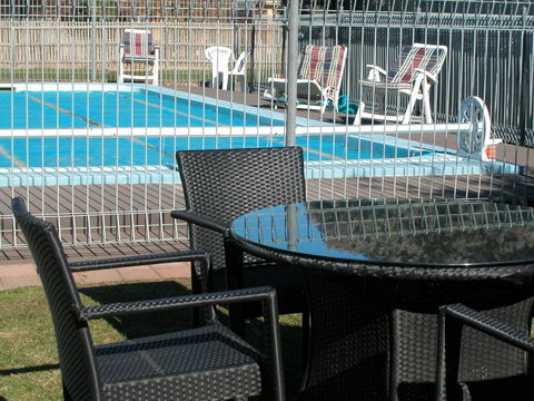 Ambassador Motor Inn - Accommodation Asia 38