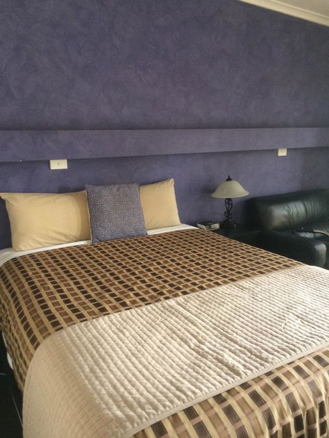 Ambassador Motor Inn - Accommodation Asia 30