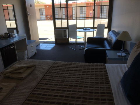 Ambassador Motor Inn - Accommodation Asia 24
