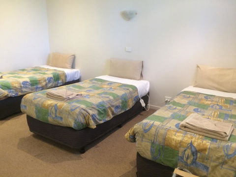 Ambassador Motor Inn - Accommodation Asia 1