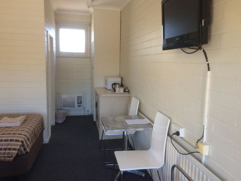 Ambassador Motor Inn - Accommodation Asia 12