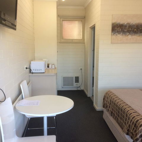Ambassador Motor Inn - Accommodation Asia 21