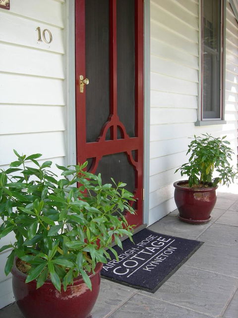 Airleigh-Rose Cottage - Accommodation Asia 28