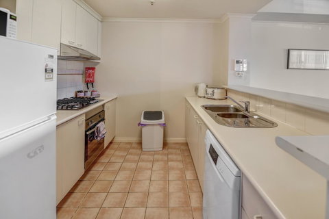 Southbank Tower Apartments - Accommodation Guide 13