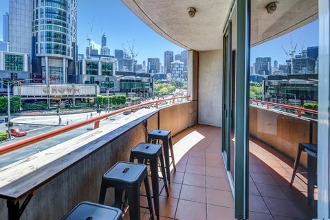 Southbank Tower Apartments - Accommodation Guide 1