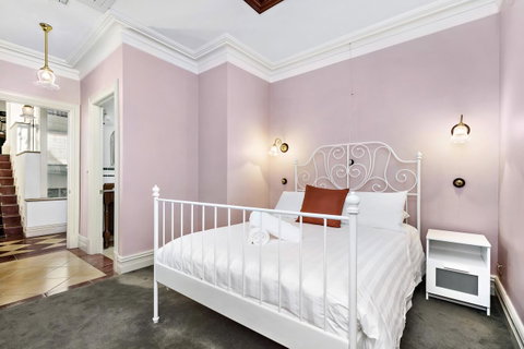 Hanna - Beyond A Room Private Apartments - Accommodation Guide 5