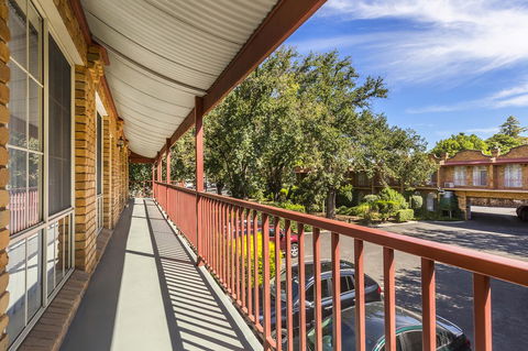 Cathedral Motor Inn - Accommodation Asia 6