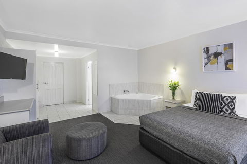 Cathedral Motor Inn - Accommodation Asia 18
