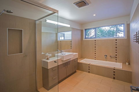 Saltwater Breeze Retreat - Accommodation Asia 19