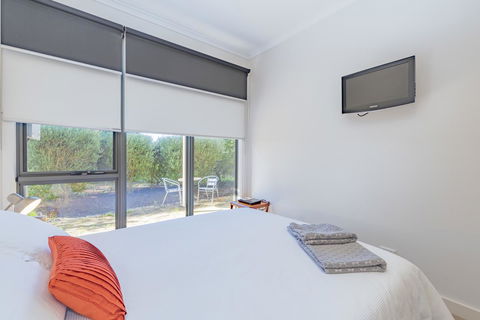 Stylish 3 Bedroom Townhouse - Free Parking - Accommodation Asia 20