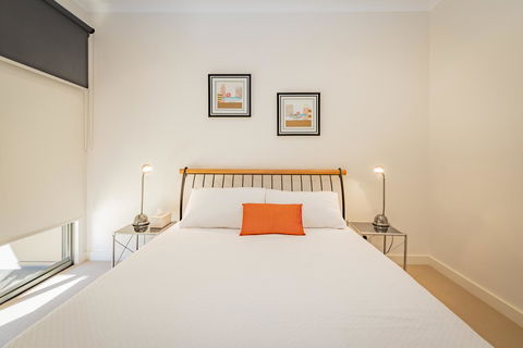 Stylish 3 Bedroom Townhouse - Free Parking - Accommodation Asia 6
