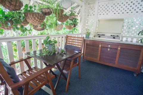 Debbie\'s Place - Accommodation Asia 32