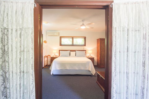 Debbie\'s Place - Accommodation Asia 40