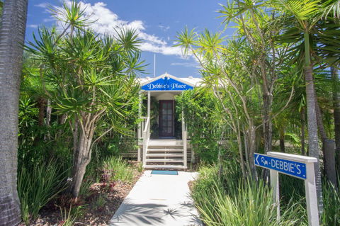 Debbie\'s Place - Accommodation Asia 0