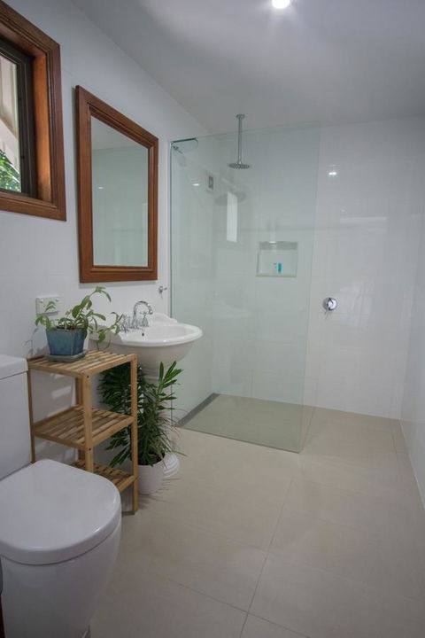 Debbie\'s Place - Accommodation Asia 5