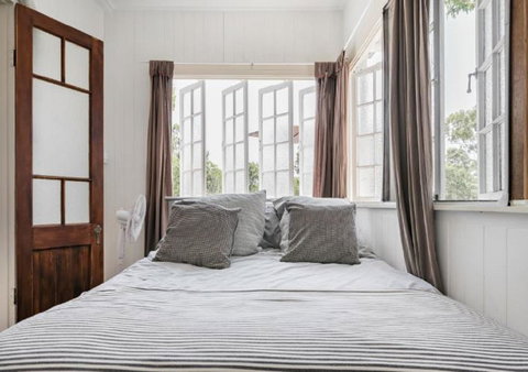 Lake Weyba Noosa Lodge & Kangaroos - Accommodation Asia 9