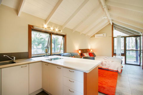 Airlie Beach Eco Cabins - Adults Only - Accommodation Asia 12