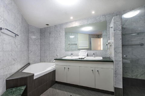 Emerald Noosa - Accommodation Asia 10