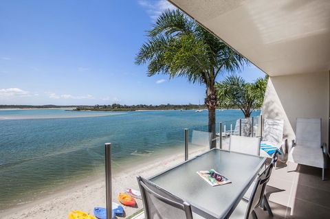 Noosa Harbour Resort - Accommodation Asia 3