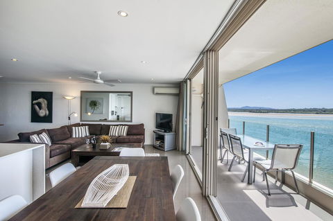 Noosa Harbour Resort - Accommodation Asia 25