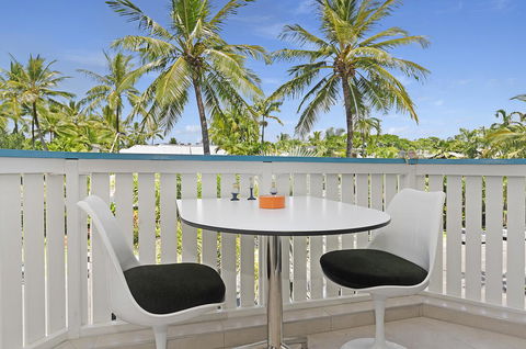 By The Sea Port Douglas - Accommodation Asia 18