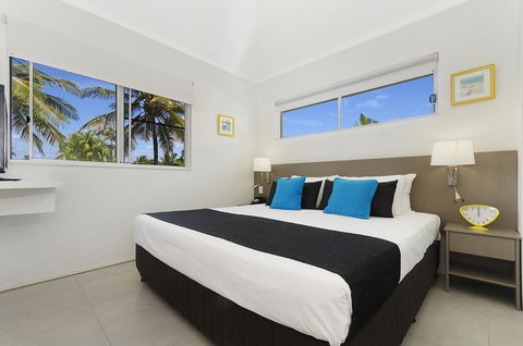 By The Sea Port Douglas - Accommodation Asia 17