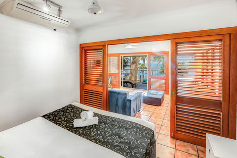 Paradise On The Beach Resort - Accommodation China 10