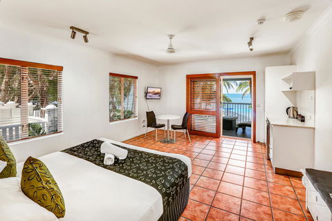 Paradise On The Beach Resort - Accommodation China 16