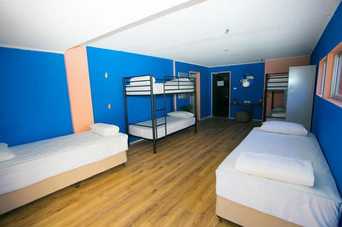 Rainbow Bay Backpackers - Accommodation Asia 13