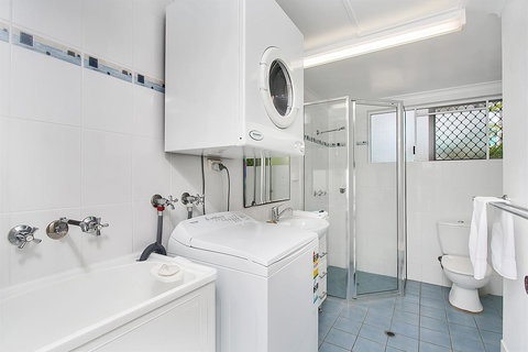 Agincourt Beachfront Apartments - Accommodation China 25