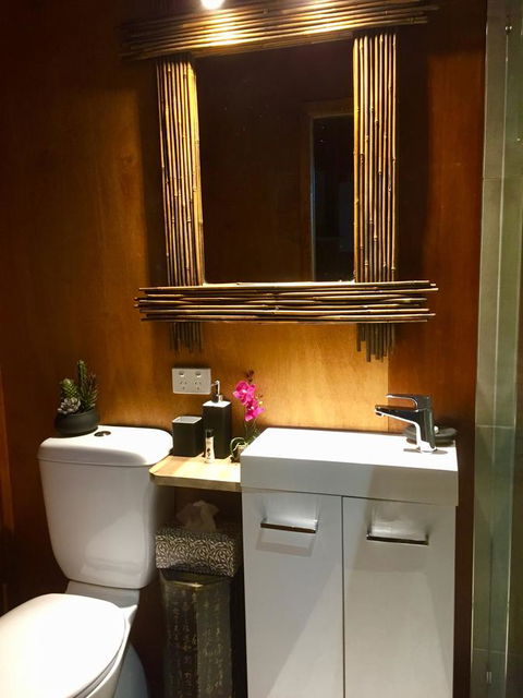 Noosa Hinterland Retreat - Accommodation Asia 5